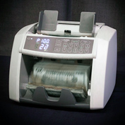 Bill counter that identifies counterfeits | CF bill counter